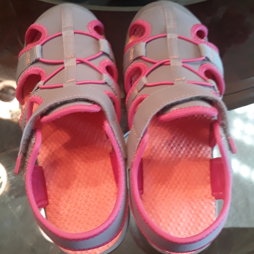 Girls Airwalk Shoes.